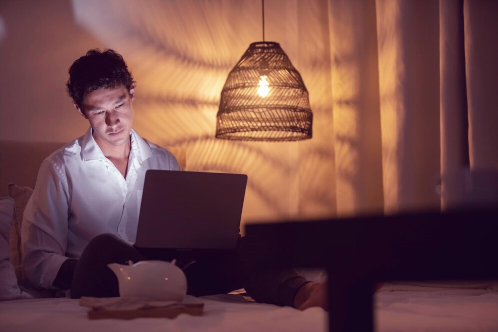 Moderner Seminarraum mit technischer Ausstattung für Webdesign-Schulungen